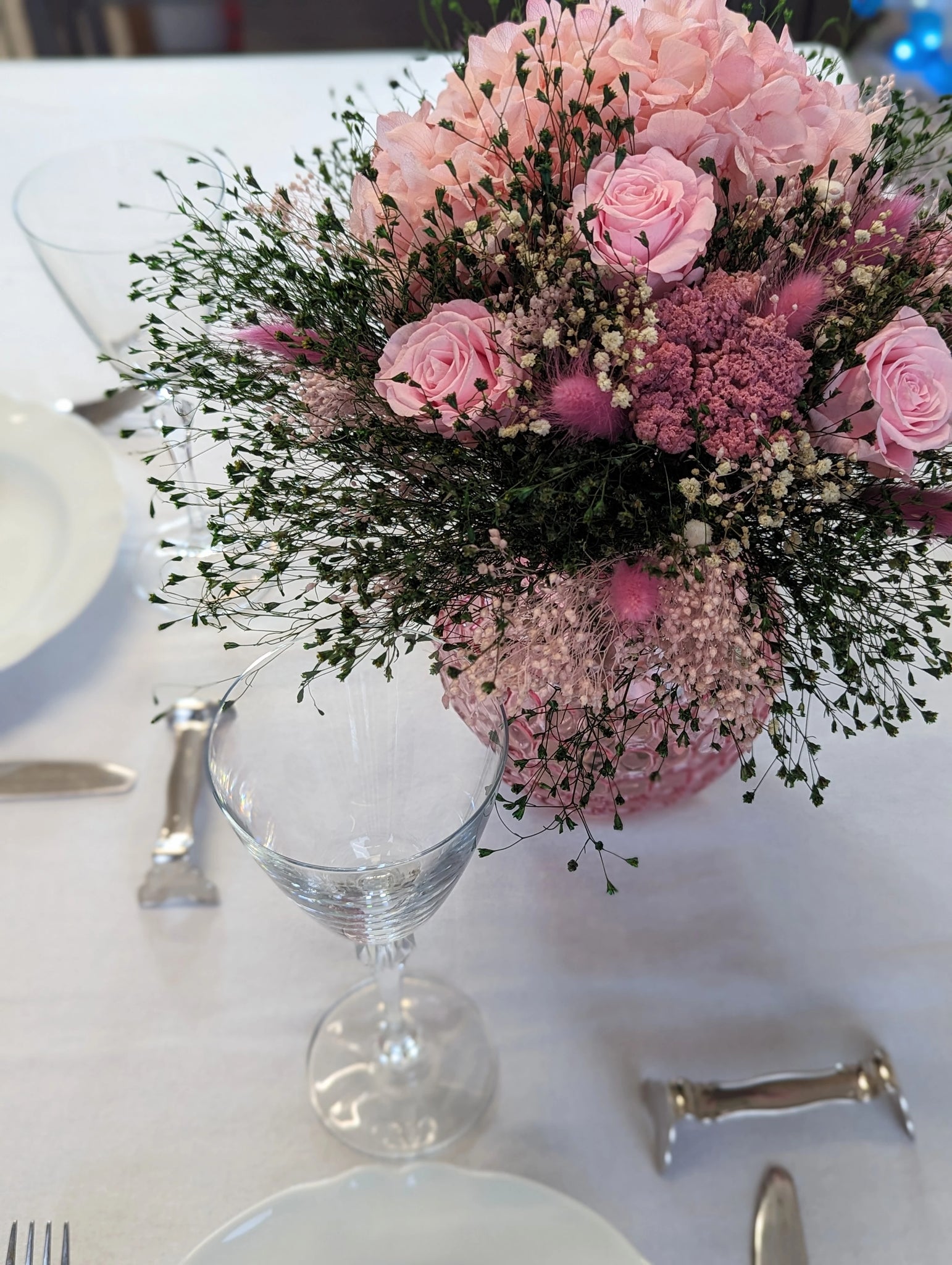 gros bouquet avec fleurs differentes nuances de rose