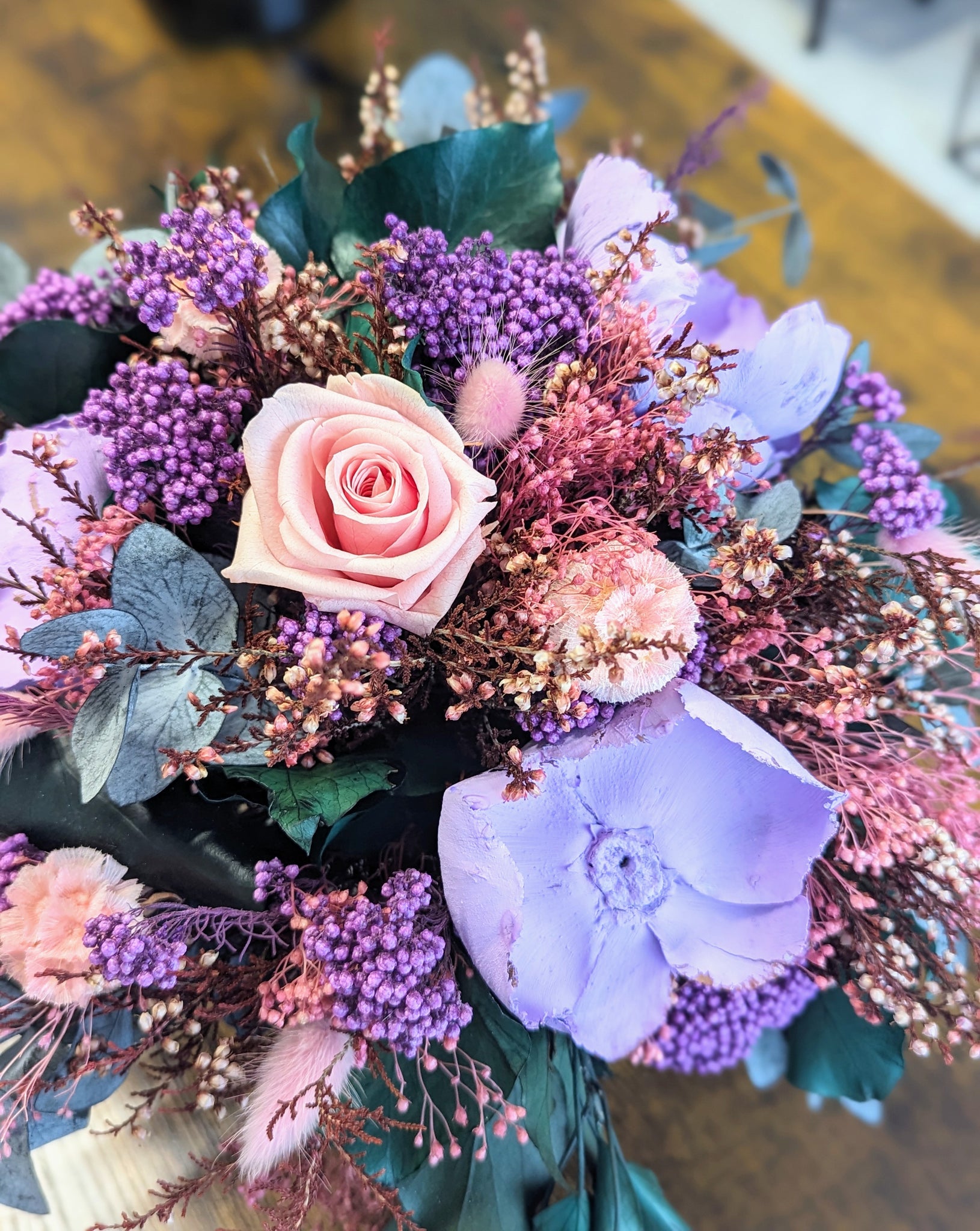 fleurs violettes avec fleurs détails rose 