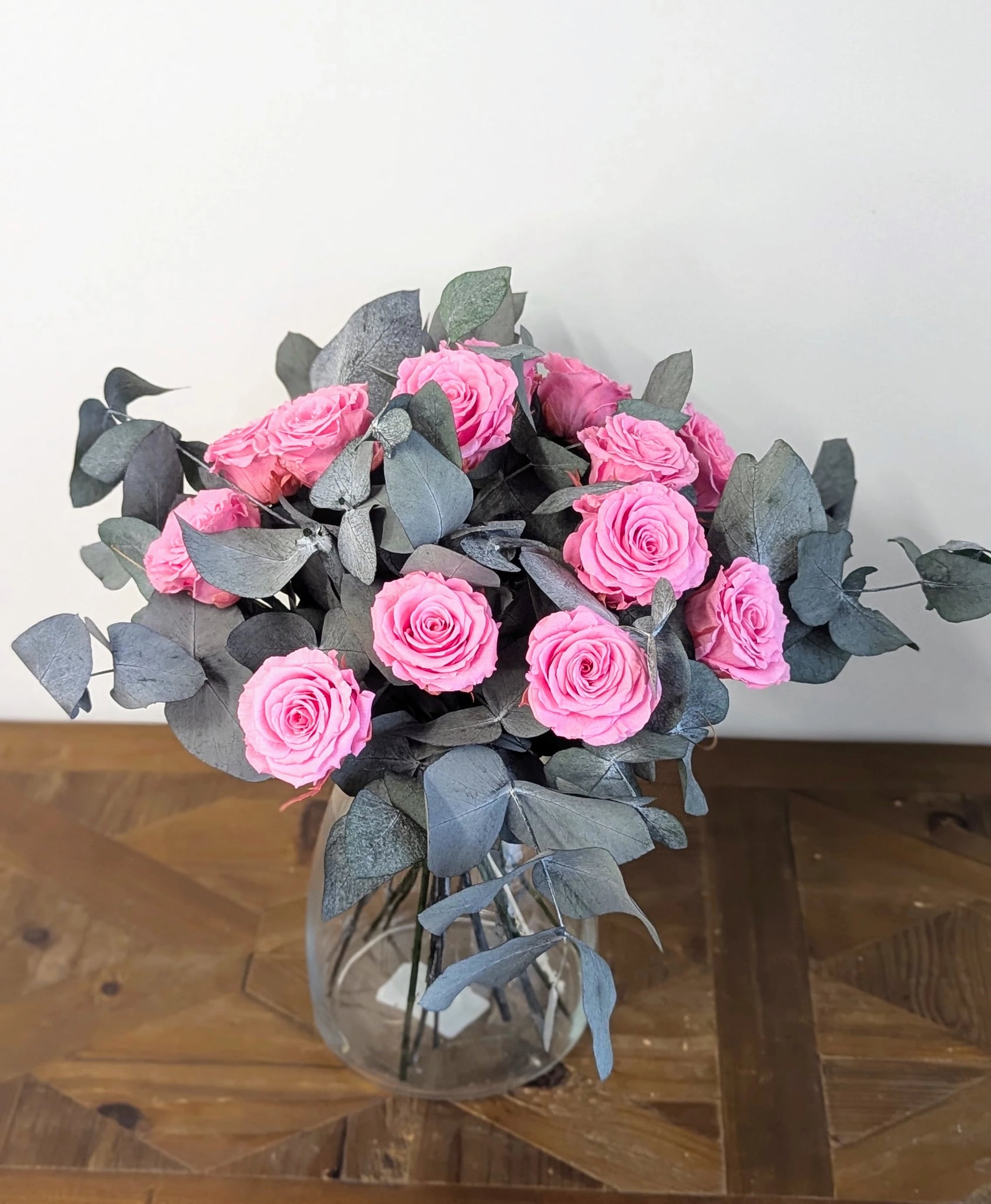 Brassée florale artisanale prête à offrir ou à poser dans un vase